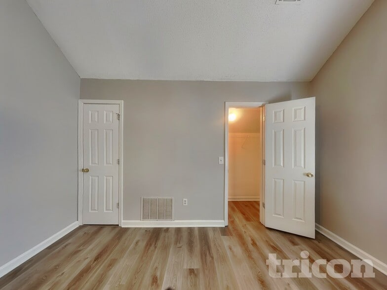 Building Photo - 2378 Iron Horse Dr