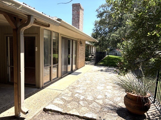 Building Photo - 531 Fairway Ct