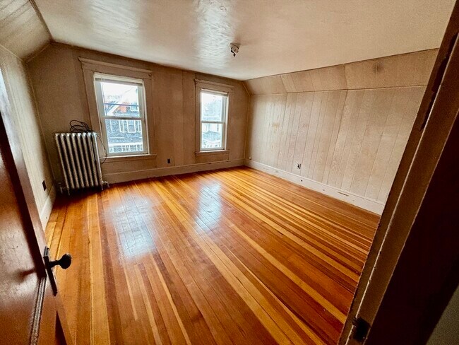 Building Photo - 19 Forest Ave