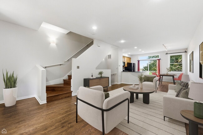 Building Photo - 556 E 32nd St