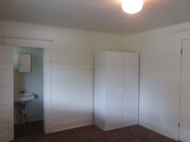 Building Photo - Spacious 3-Bedroom Home for Rent!