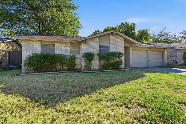 Building Photo - Amazing in Arlington