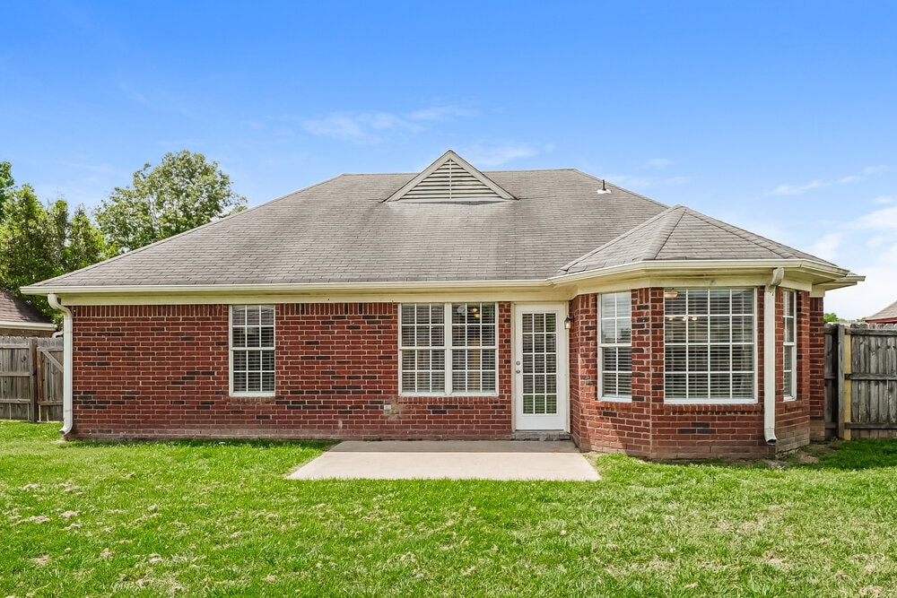 Building Photo - 7470 Jennifer Dr