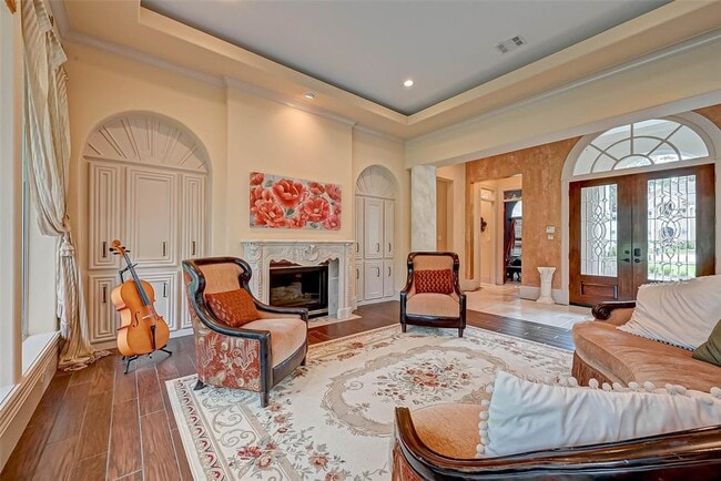 Building Photo - 16810 Southern Oaks Dr
