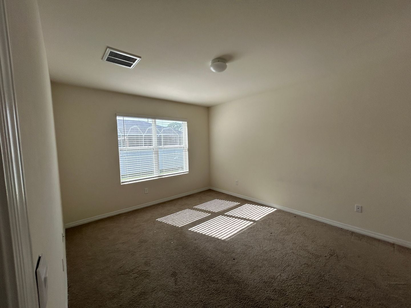 Building Photo - 4/2 Newer construction Available June 22nd