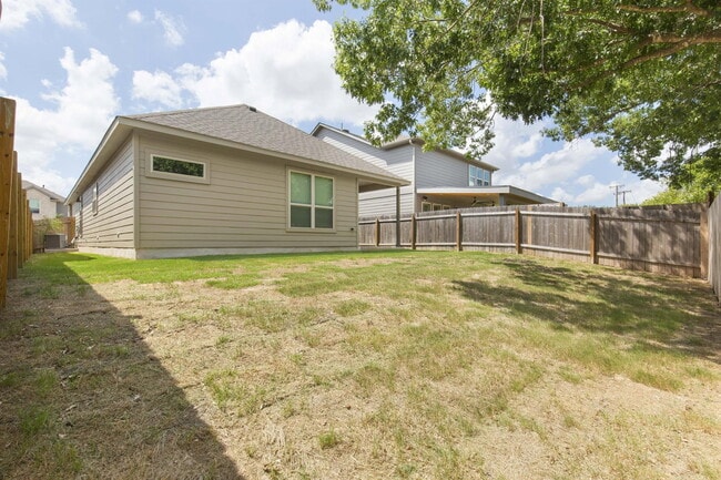 Building Photo - 924 Falkland Trace