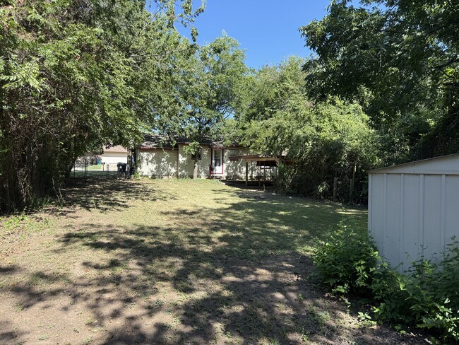 Building Photo - 2425 Bolivar St