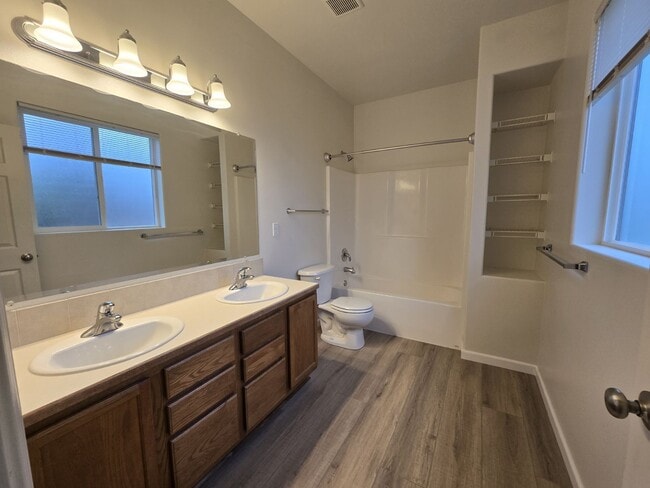 Building Photo - 660 Callahan Dr