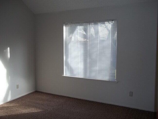 Building Photo - West Clovis location,  potential Buchanan ...