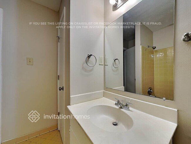 Building Photo - 4515 Lincoln Way SW