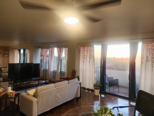 Building Photo - 4000 N Meridian St