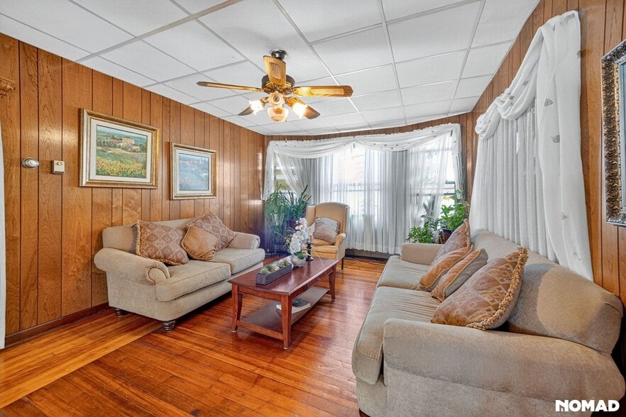 Building Photo - 38 Custer St