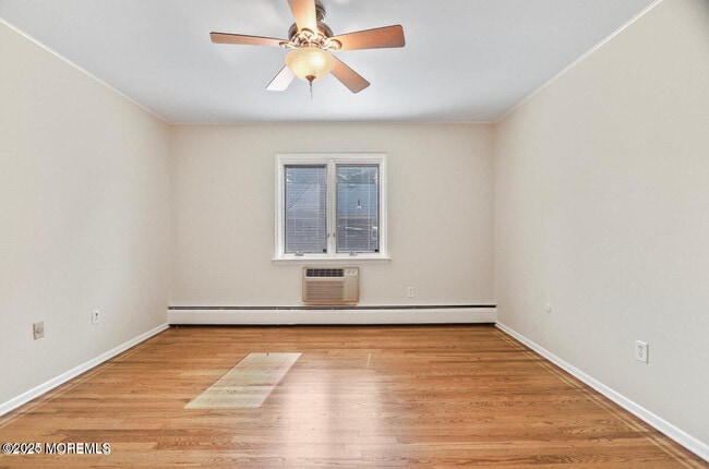 Building Photo - 209 Manor E