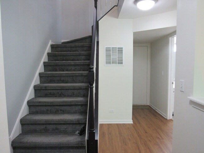 Building Photo - 255 W Treehouse Ln