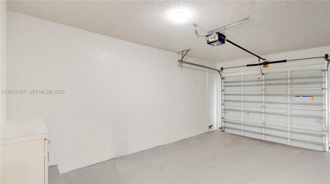 Building Photo - 6410 SW 112th Pl