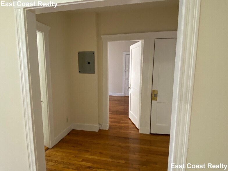 Building Photo - 131 Washington St