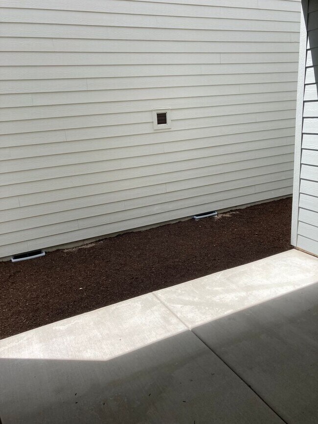 Building Photo - Beautiful home with great community amenities in Redmond!  A/C!