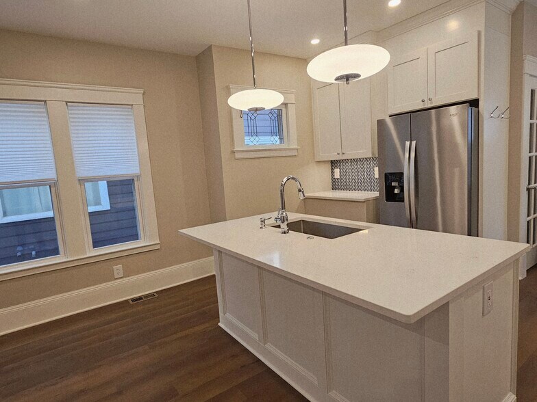 Building Photo - 9715 Clifton Blvd