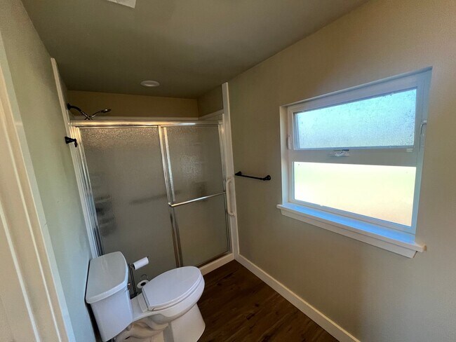 Building Photo - Large 2 bed 1 bath house in the country