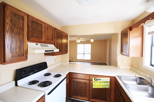 Building Photo - Convenient location