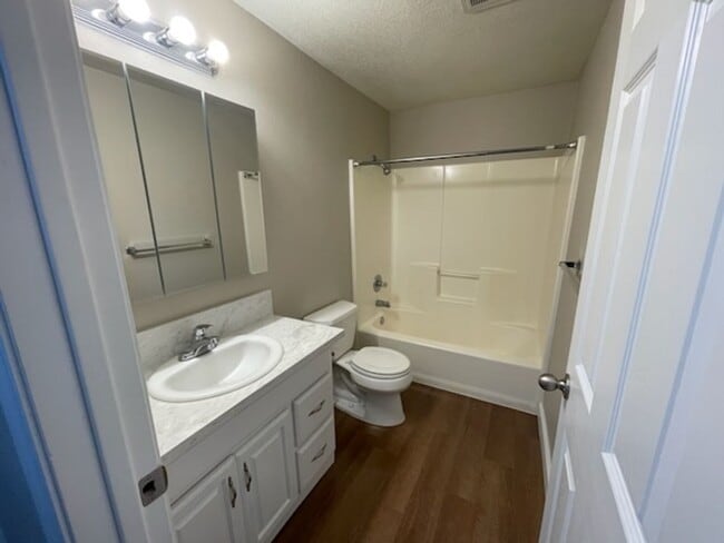 Building Photo - Newly Remodeled 3 Bedroom Ranch Style Home