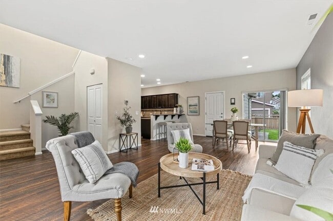 Building Photo - Keep Cool in this Air Conditioned Home in Gated Community!