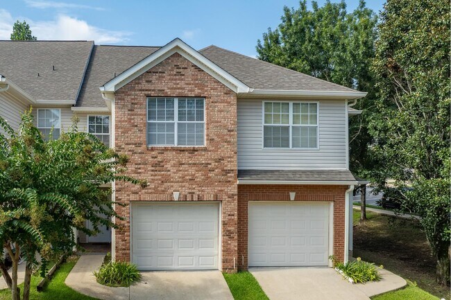 Building Photo - 1320 Hendrix Rd