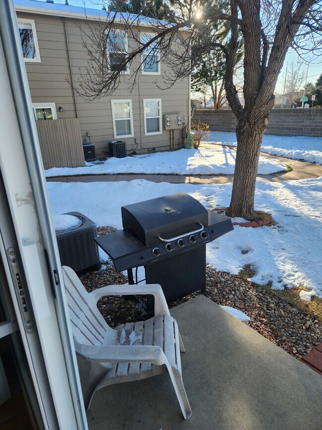 Building Photo - 4965 Universal Heights