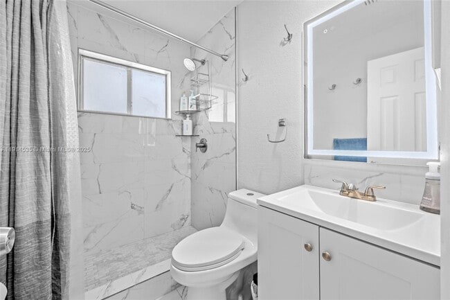 Building Photo - 1208 NE 5th Ave