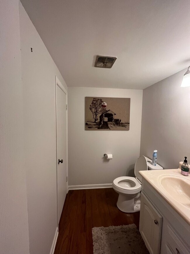 Building Photo - 2 bed/1.5 Bath Condo in Green Hills, Commu...