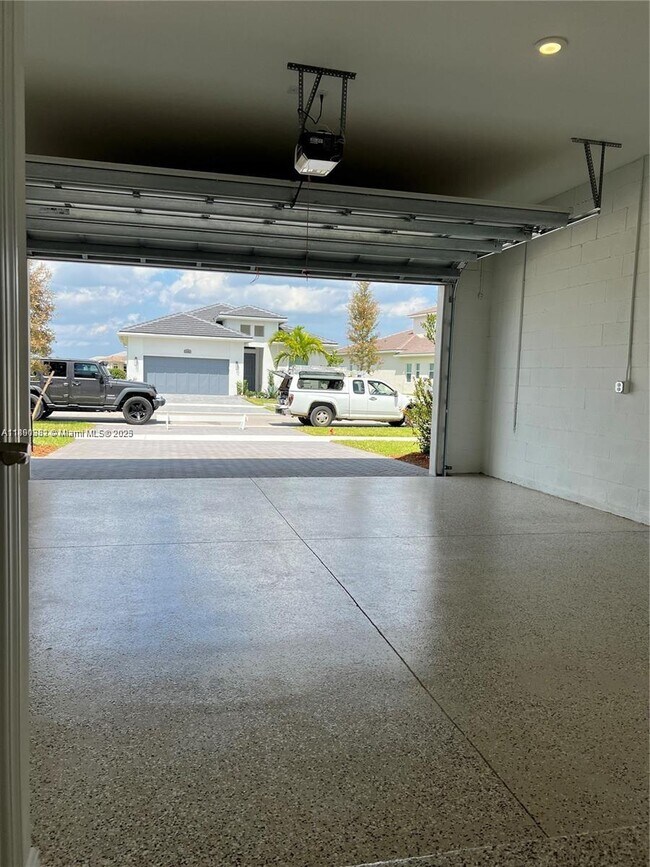 Building Photo - 9387 SW Pepoli Way