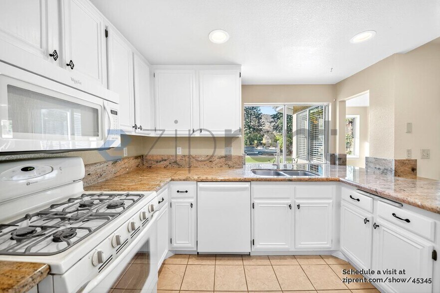Building Photo - 22136 Woodcreek Ln
