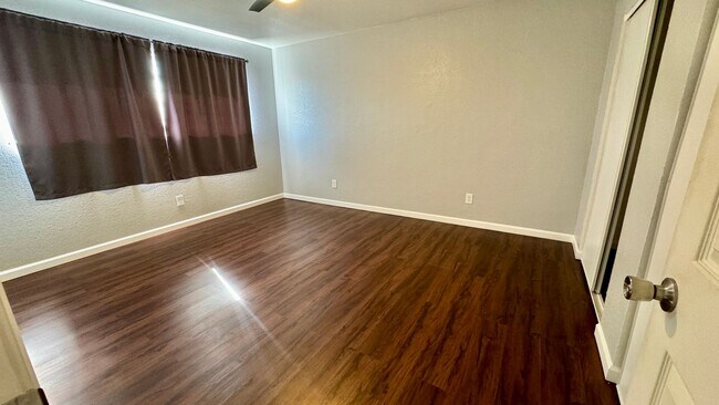 Building Photo - Gorgeous, renovated 4-bedroom home central...