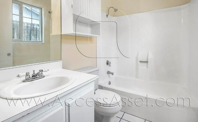 Building Photo - Lovely Single Story 4 Bed/2 Bath Home In R...
