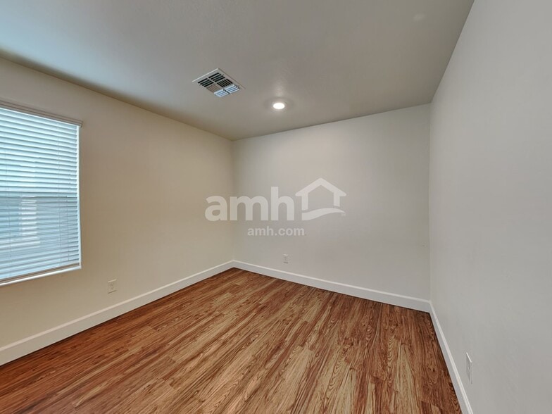 Building Photo - 678 W Laredo Ave