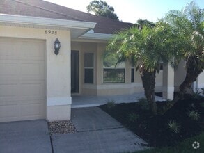 Building Photo - 6925 Krenson Oaks St