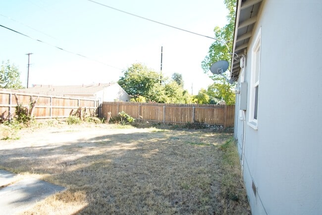 Building Photo - 2739 Kroy Way