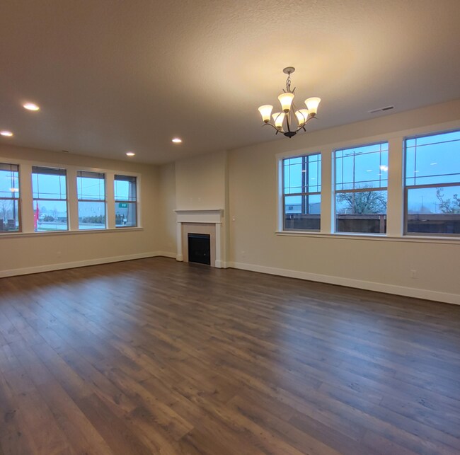Building Photo - Modern 4BR + AC | Minutes to Hillsboro & High Tech Corridor - Coming Soon!