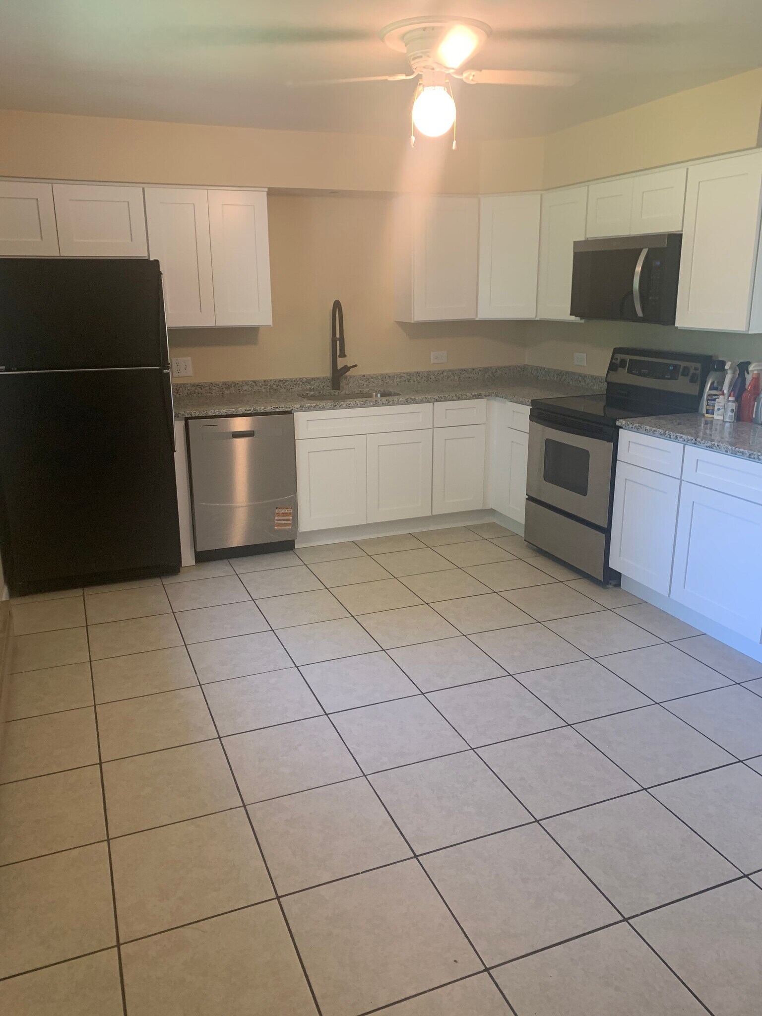 Building Photo - 13918 Marybrook Dr