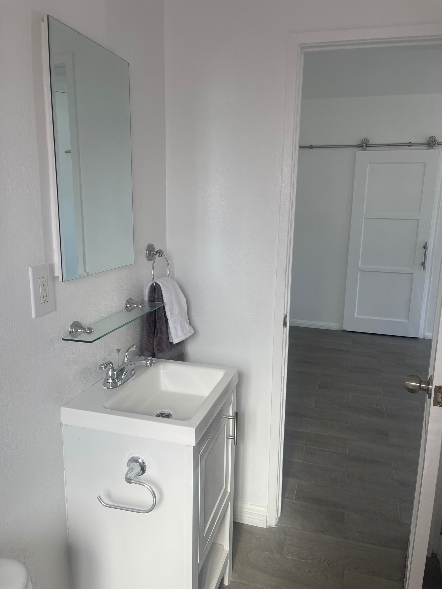 Bathroom_door_Open - 128 Elm Ave