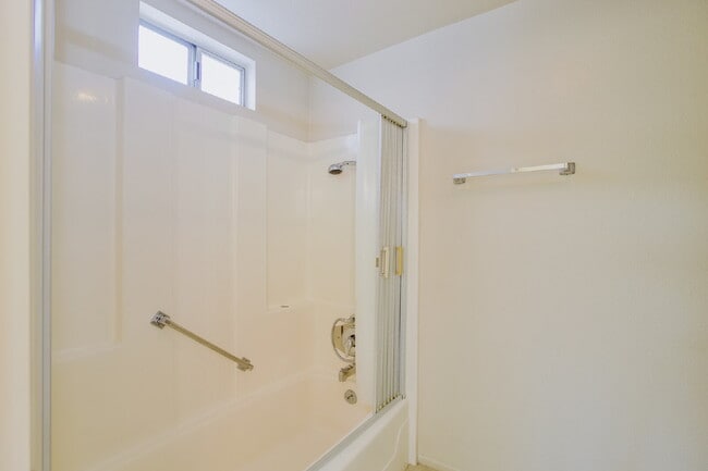 Building Photo - Spacious 3BD/3BA Condo with Enclosed Patio and Resort-style Amenities