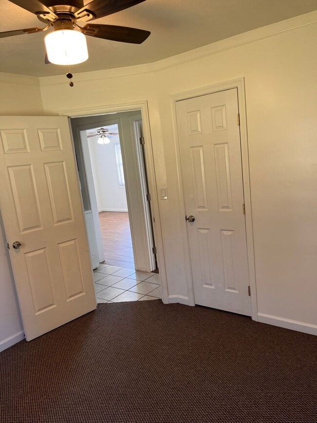 Building Photo - 2 Bedroom || 1 Bathroom Duplex Unit