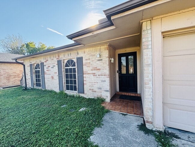 Building Photo - 9515 Water Park Ct