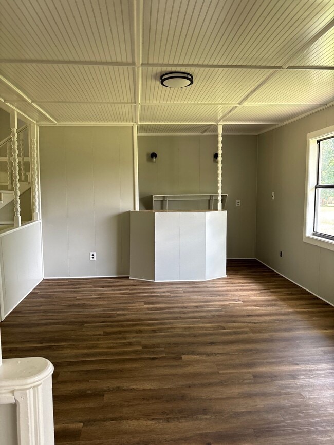 Building Photo - 211 Nance St