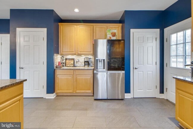 Building Photo - 7420 Mayflower Ct