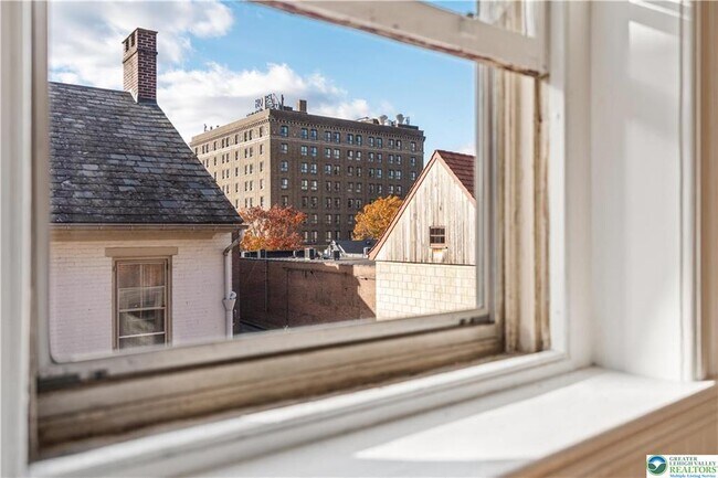 Building Photo - 426 Heckewelder Pl