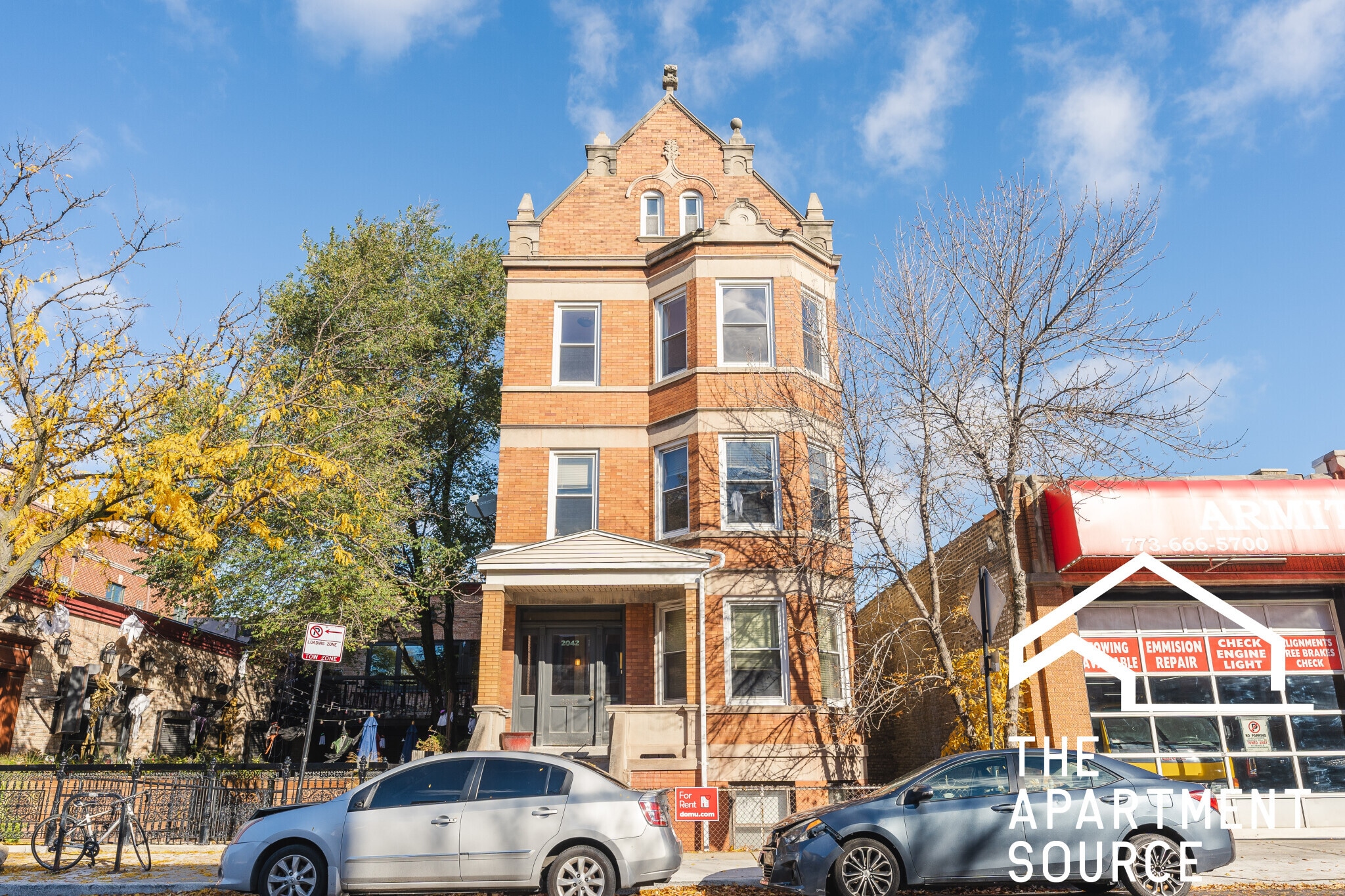 Building Photo - 2042 W Armitage Ave