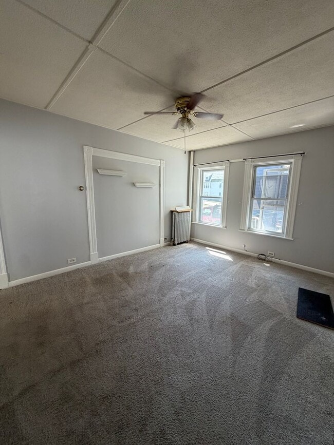 Building Photo - Spacious 2 bedroom apartment with bonus room