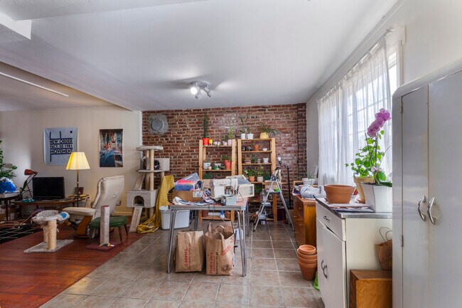 Building Photo - 6644 Gravois Ave