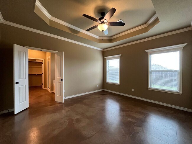 Building Photo - 4 Bedroom Single Family Home:  Available Now!